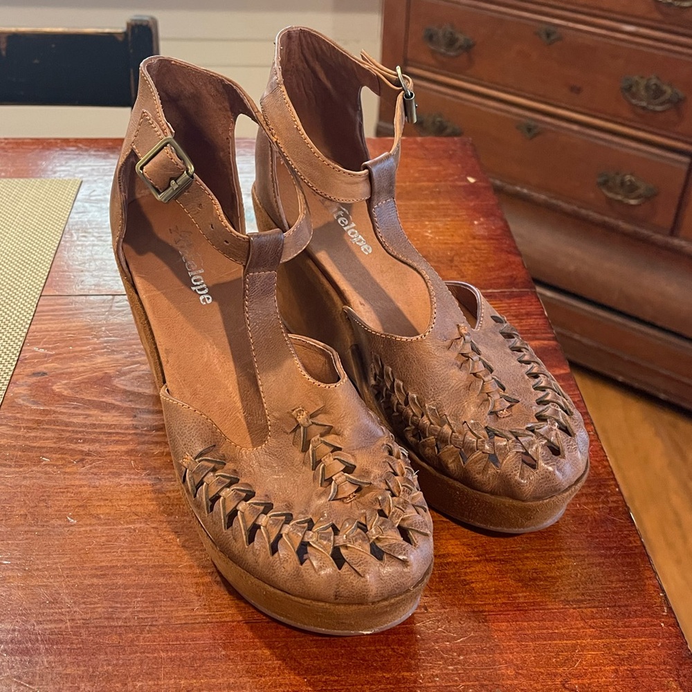 Antelope Talli Wedge in Tobacco size 38
